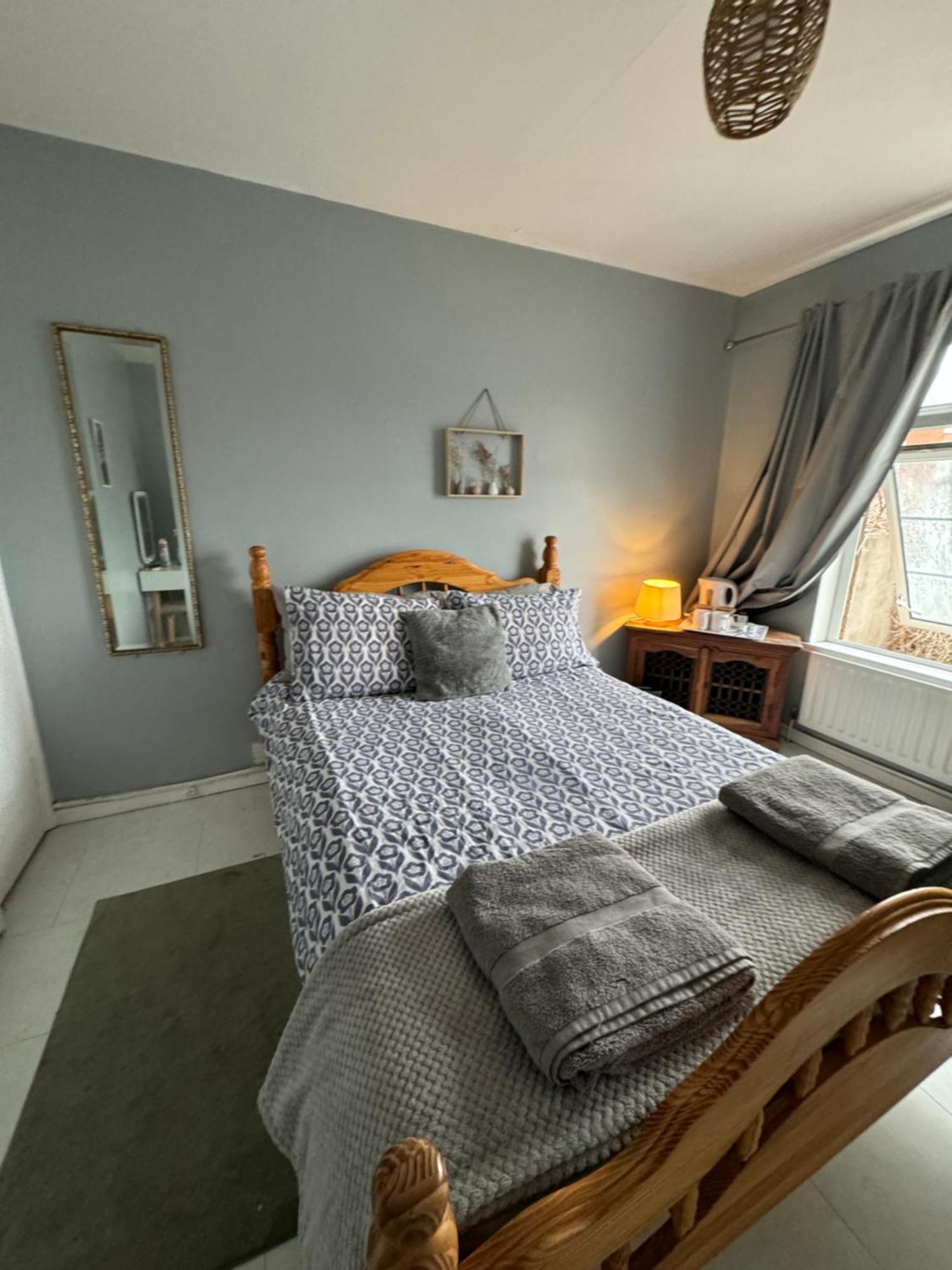 House Near To Castlecourt Shopping Daire Belfast Dış mekan fotoğraf
